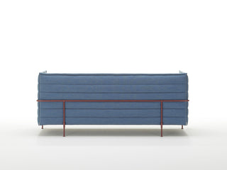 Vitra Alcove Three-Seater in blauwe stof met rood frame, achteraanzicht