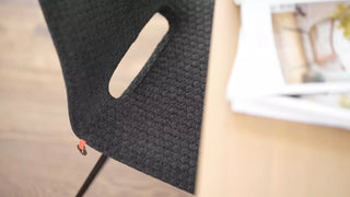 Détail du dossier noir Mobitec Pamp avec poignée intégrée