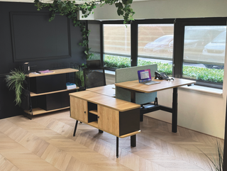 Alto manager zit-sta bureau