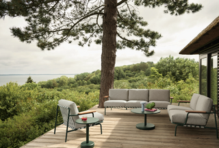 table basse linéaire en acier