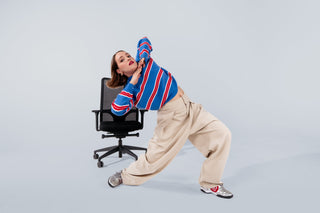 Lifestyle image of a dancer next to a black Se7en Milo office chair