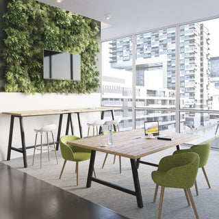 Tables de coworking hautes Buronomic Cohesion avec électrification en noir et Timber