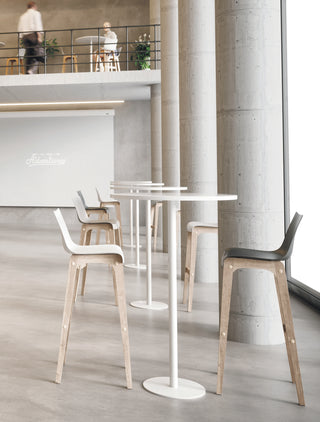 Buronomic Détente round high tables entirely in white