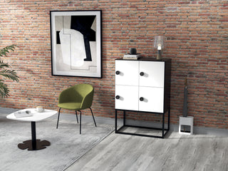 Photo d'ambiance d'un casier Buronomic Locker Eko quatre cases à code noir et blanc, mur de briques